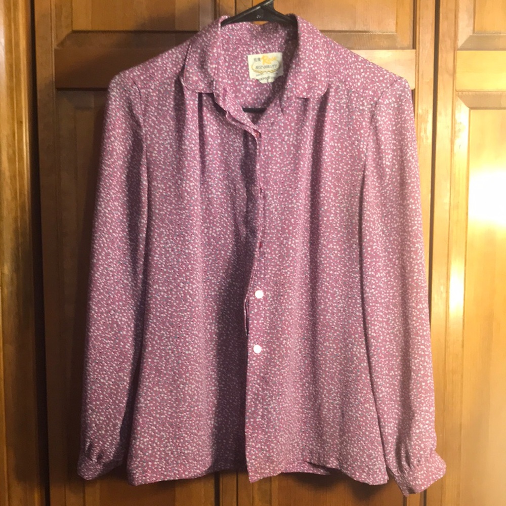 Size M pink button down flowy, lightweight blouse!